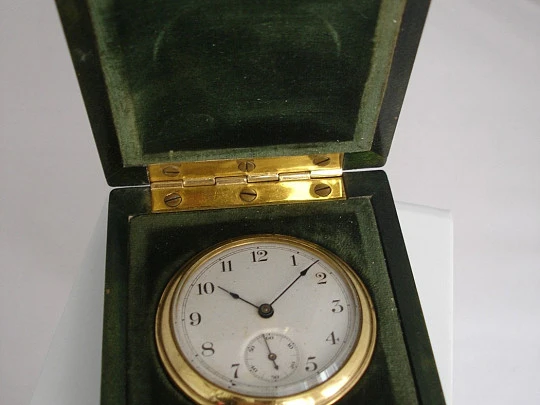 Waterbury Clock Company. EEUU. Años 20. Cuerda manual. Estuche