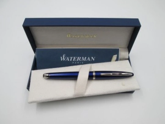 Waterman Carène. Laca azul y detalles plateados. Plumín 18k. Estuche. 2015