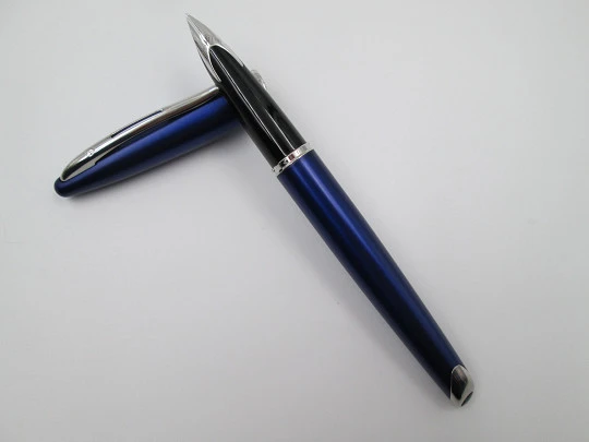 Waterman Carène. Laca azul y detalles plateados. Plumín 18k. Estuche. 2015