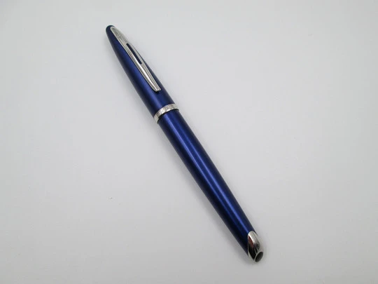 Waterman Carène. Laca azul y detalles plateados. Plumín 18k. Estuche. 2015