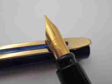 Waterman Centurion. Laca azul y morada. Detalles chapados oro. Estuche. 1990