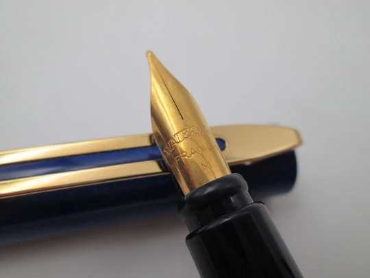 Waterman Centurion. Laca azul y morada. Detalles chapados oro. Estuche. 1990