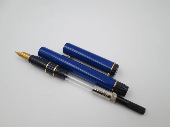 Waterman Centurion. Laca azul y morada. Detalles chapados oro. Estuche. 1990