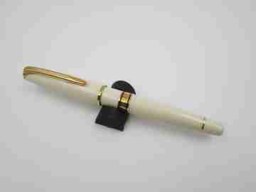 Waterman Charleston. Ivory resin & gold plated details. Art Deco style. 18k nib