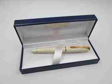 Waterman Charleston. Ivory resin & gold plated details. Art Deco style. 18k nib