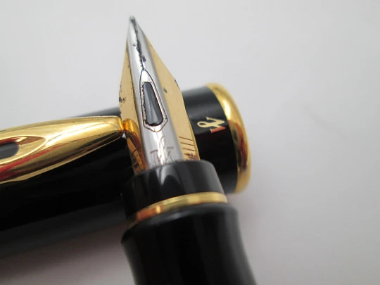 Waterman Expert Mark 1 GT. Black lacquer & gold plated details. Box. 1990's. France