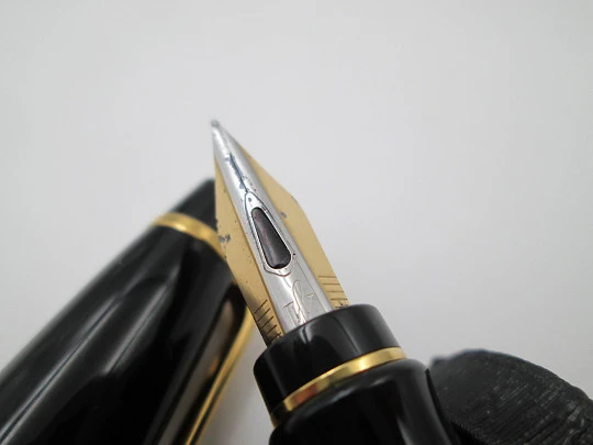 Waterman Expert Mark 1 GT. Black lacquer & gold plated details. Box. 1990's. France