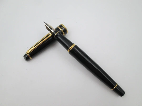 Waterman Expert Mark 1 GT. Laca negra y chapados oro. Estuche. 1990. Francia