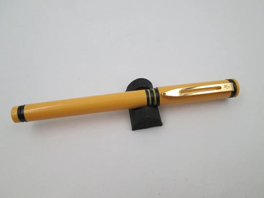 Waterman Forum. Bitone orange & black plastic. Golden plated details. France. 1980's