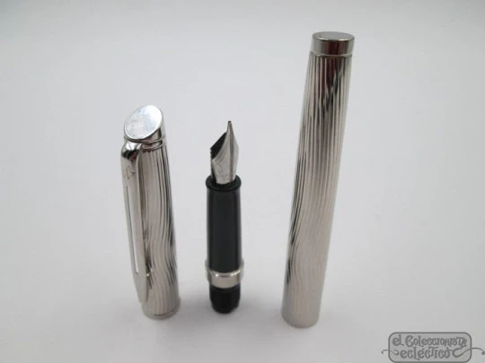 Waterman Hémisphère Deluxe CT. Black lacquer & palladium plate. Steel nib