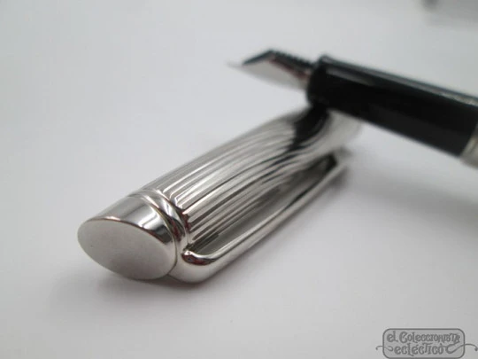 Waterman Hémisphère Deluxe CT. Black lacquer & palladium plate. Steel nib