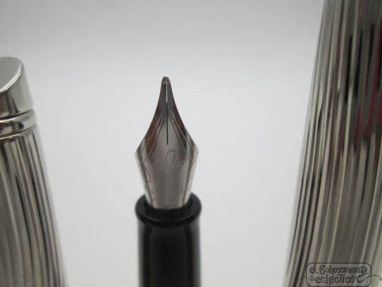 Waterman Hémisphère Deluxe CT. Black lacquer & palladium plate. Steel nib