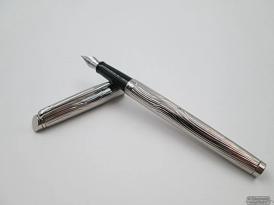 Waterman Hémisphère Deluxe CT. Chapada paladio y laca negra. Plumín acero