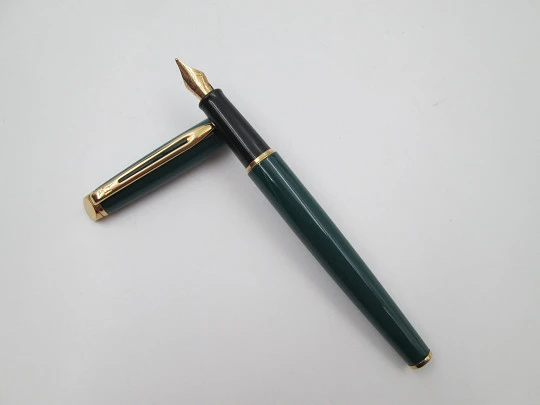 Waterman Hémisphère. Green lacquer & gold plated details. Original box. 1990's. France
