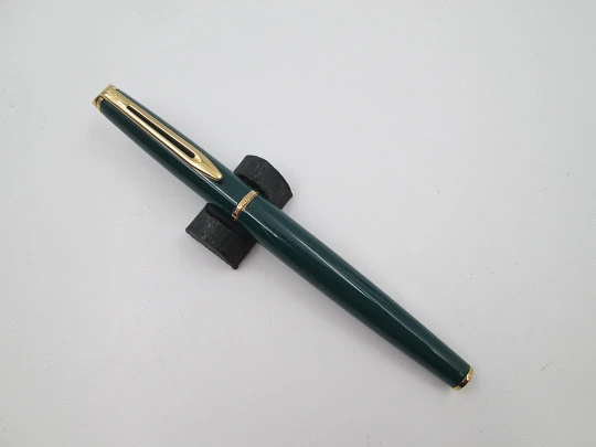 Waterman Hémisphère. Green lacquer & gold plated details. Original box. 1990's. France