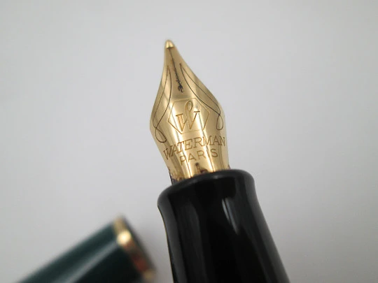 Waterman Hémisphère. Green lacquer & gold plated details. Original box. 1990's. France