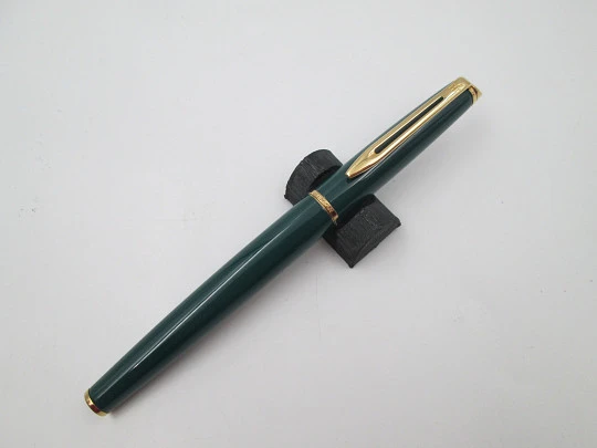 Waterman Hémisphère. Green lacquer & gold plated details. Original box. 1990's. France