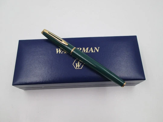 Waterman Hémisphère. Green lacquer & gold plated details. Original box. 1990's. France