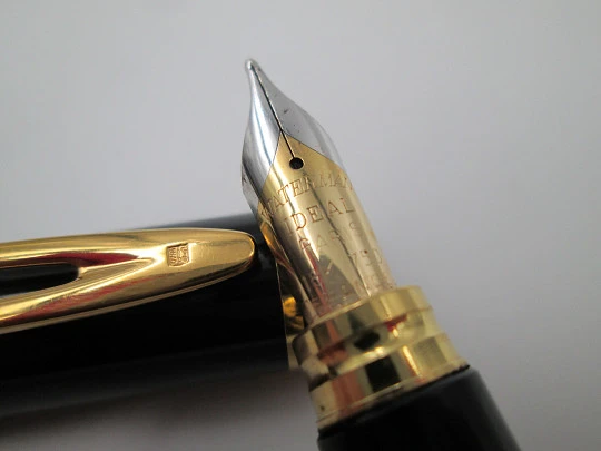 Waterman Ideal Man 200. Black lacquer & gold plated details. 18k. Converter