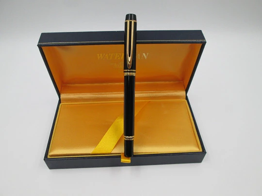 Waterman Ideal Man 200. Laca negra y chapados oro. Plumín 18k. Estuche