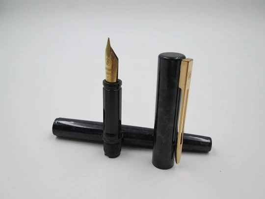 Waterman Paris. Black & grey marble resin & gold plated. Cartridge. 1990's