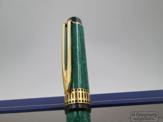 Waterman Patrician Man 100 ballpoint pen. Green marble resin & gold plated