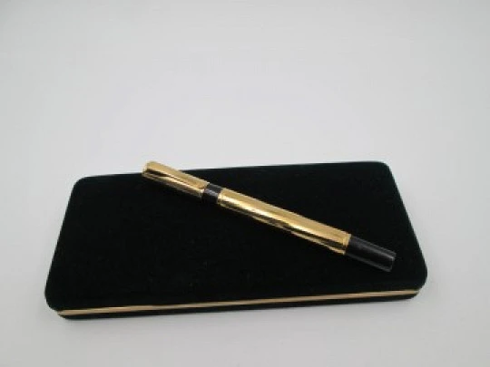 Waterman Torsade rollerball pen. Gold plated & black resin. Spiral design. 1970's