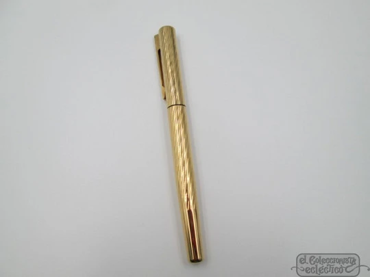 Waterman Torsade. Gold plated. 1970's. 18k gold nib. Spiral design