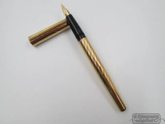 Waterman Torsade. Gold plated. 1970's. 18k gold nib. Spiral design