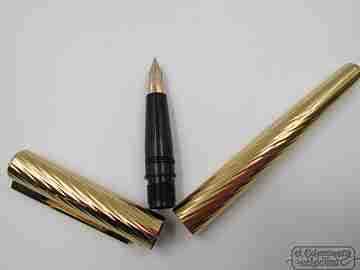 Waterman Torsade. Gold plated. 1970's. 18k gold nib. Spiral design