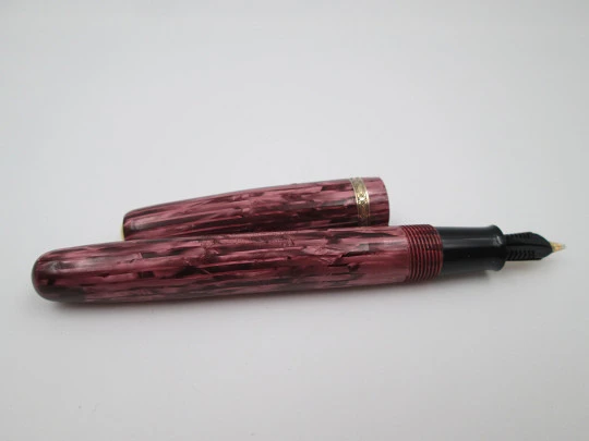 Watermans 512V. Celuloide rosa marmolizado estriado. Palanca. 14k