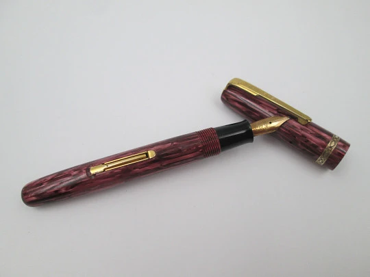 Watermans 512V. Celuloide rosa marmolizado estriado. Palanca. 14k