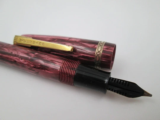 Watermans 512V. Celuloide rosa marmolizado estriado. Palanca. 14k