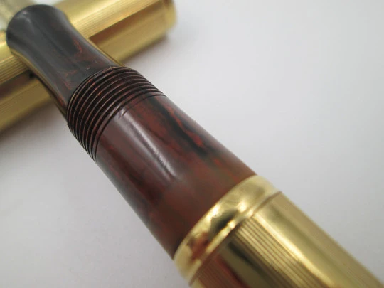 Waterman's Ideal 54. Veined red hard rubber and 18 karat yellow gold. 1920's. United States