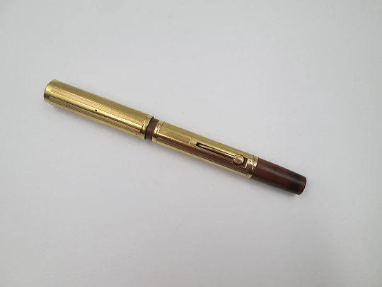 Waterman's Ideal 54. Veined red hard rubber and 18 karat yellow gold. 1920's. United States