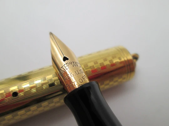 Watermans Ideal Nº 0552 1/2 V. Black hard rubber and rolled gold. 14k nib. 1920's