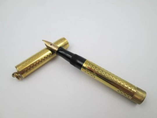 Watermans Ideal Nº 0552 1/2 V. Ebonita negra y laminada oro. Plumín 14k. 1920