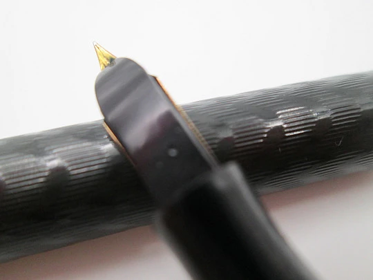 Watermans Ideal Nº 52 1/2 V. Black hard rubber & gold plated. 14k nib. 1915's