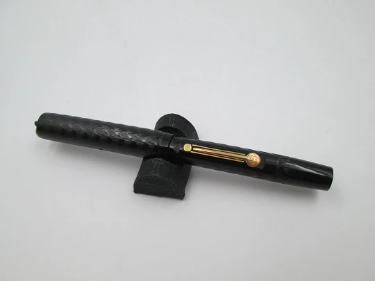 Watermans Ideal Nº 52 1/2 V. Black hard rubber & gold plated. 14k nib. 1915's