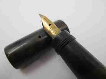 Watermans Ideal Safety 42. Black hard rubber. 14k gold retractable nib. 1905