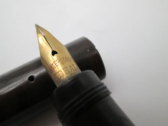 Watermans Ideal Safety 42. Black hard rubber. 14k gold retractable nib. 1905