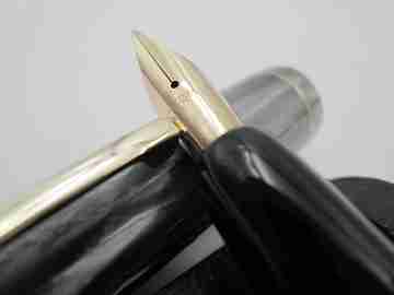 Waterman's Ideal. Marble celluloid & gold plated details. Lever filler. 14k gold nib