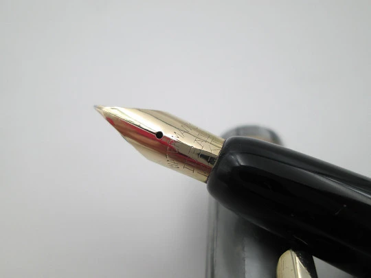 Waterman's Ideal. Marble celluloid & gold plated details. Lever filler. 14k gold nib