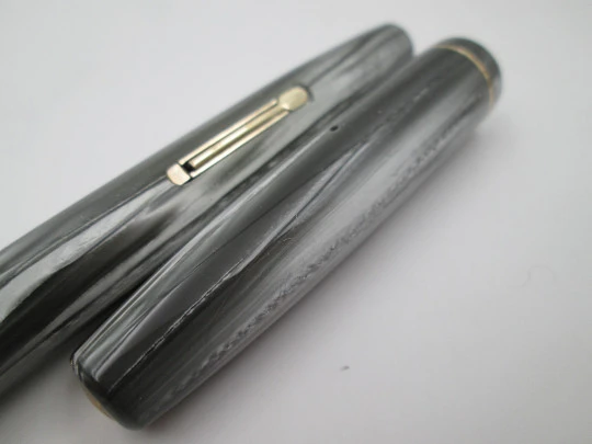 Waterman's Ideal. Marble celluloid & gold plated details. Lever filler. 14k gold nib