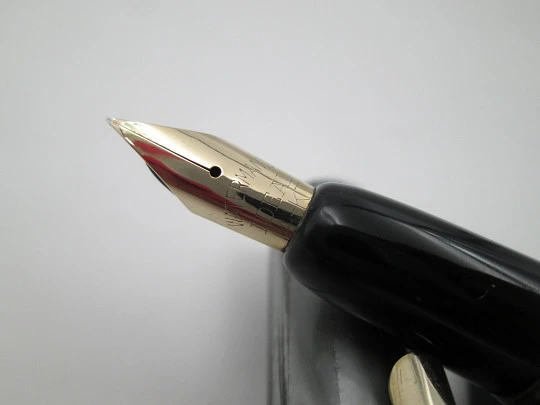 Waterman's Ideal. Marble celluloid & gold plated details. Lever filler. 14k gold nib