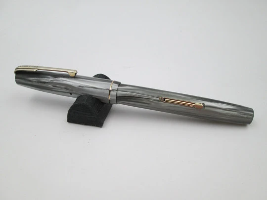 Waterman's Ideal. Marble celluloid & gold plated details. Lever filler. 14k gold nib