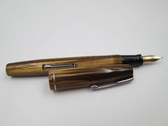 Waterman's Ideal. Marble celluloid & nickel-plated details. Lever filler. 14k gold nib