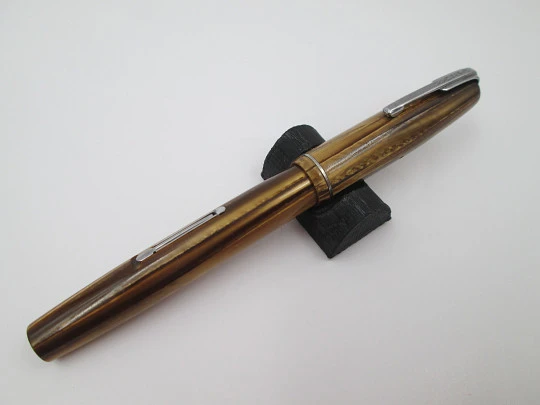 Waterman's Ideal. Marble celluloid & nickel-plated details. Lever filler. 14k gold nib
