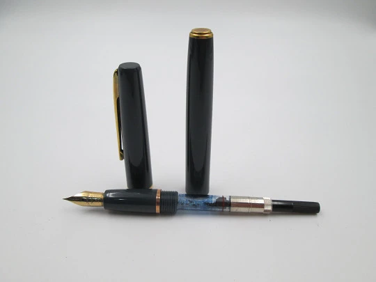 Waterman's Jif-Matic. Grey plastic & gold plated. 14k nib. Black pouch. 1960's