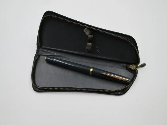 Waterman's Jif-Matic. Grey plastic & gold plated. 14k nib. Black pouch. 1960's